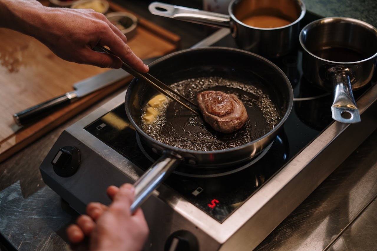 Comparing Pros and Cons of Using Butter and Oil in Baking