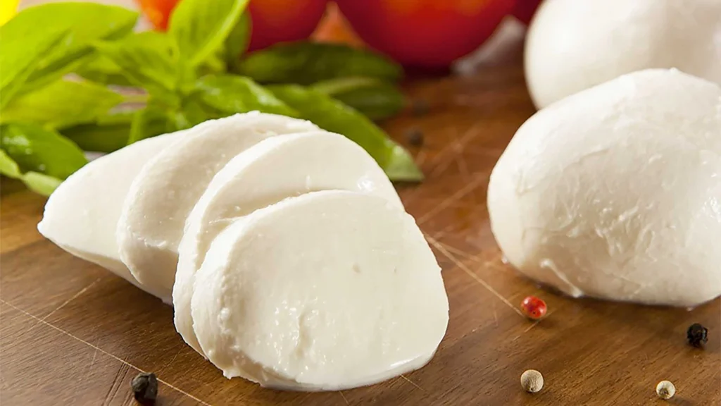 Mozzarella low carb cheese for keto
